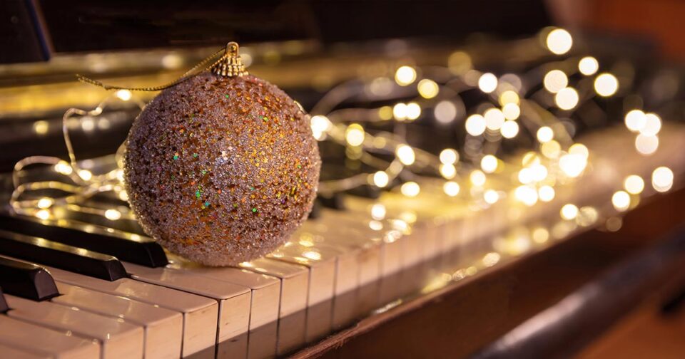 Christmas Piano Music And Xmas Lights Bokeh Backgr 2023 11 27 05 26 25 Utc